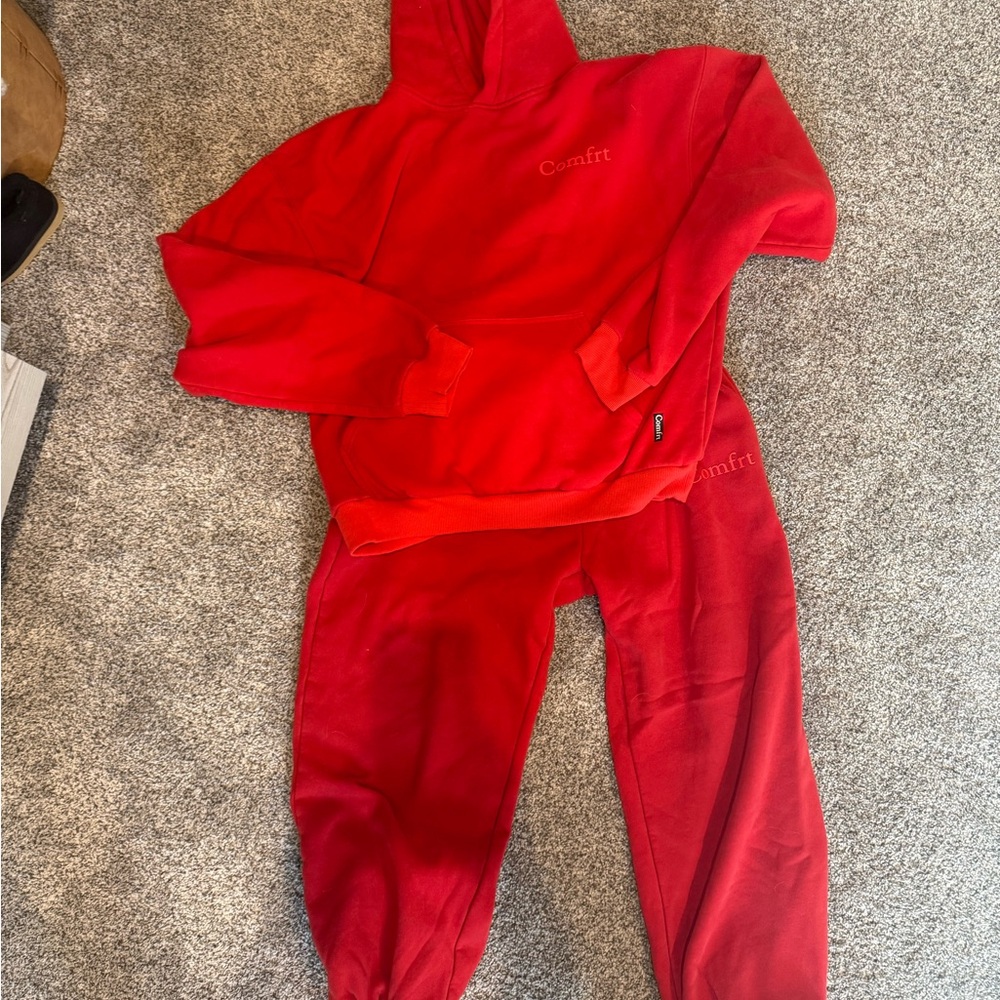 Comfrt Women's Red Hoodie & Sweatpants Set